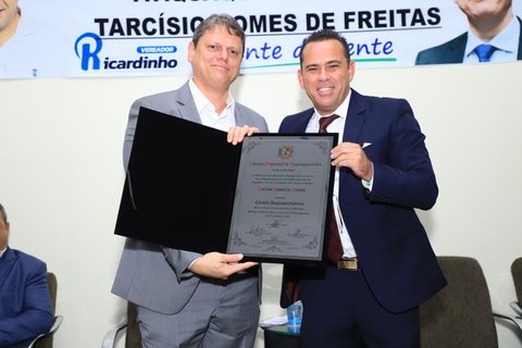 Tarcisio de Freitas recebeu o Título de Cidadão Itaquaquecetubense em 2022. A homenagem foi uma iniciativa do vereador Ricardo de Brito Ferreira, o Ricardinho.