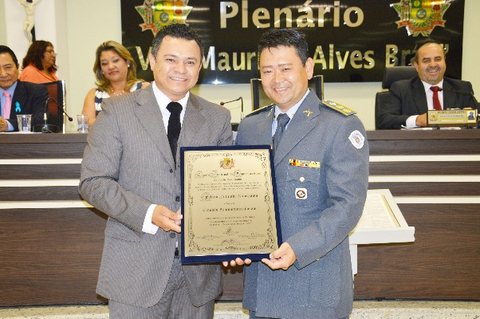 Tenente-coronel Felicio Fumiaki Kamiyama recebe o Título de Cidadão Itaquaquecetubense em 2017. A homenagem foi uma iniciativa do vereador Rolgaciano Fernandes.