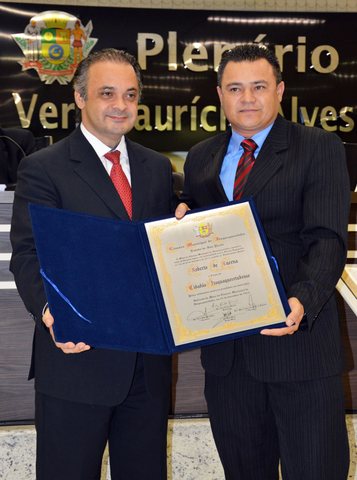 Roberto De Lucena recebeu o Título de Cidadão Itaquaquecetubense em 2015. A homenagem foi uma iniciativa do vereador Rolgaciano Fernandes.