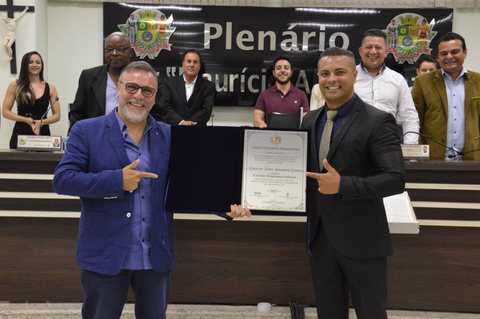 Empresário Christian César Gonçalves Cimino recebeu o Título de Cidadão Itaquaquecetubense em 2019. A homenagem foi uma iniciativa do vereador Cesar Diniz de Souza, o Cesinha da Associação.
