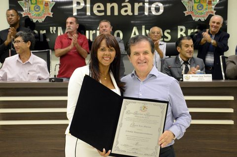 Ex-prefeito Mário Luiz Moreno recebeu o Título de Cidadão Itaquaquecetubense em 2016. A homenagem foi uma iniciativa da vereadora Adriana Aparecida Felix, a Adriana do Hospital.