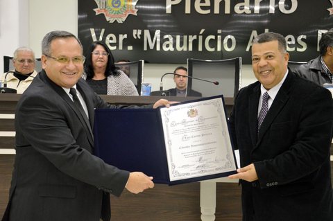 Pastor Luiz Carlos Pereira recebeu o Título de Cidadão Itaquaquecetubense em 2016. A homenagem foi uma iniciativa do vereador Luiz Otávio da Silva, o Luizão.