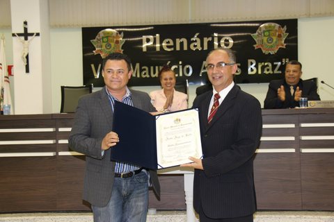 Jandir Jorge Souto recebeu o Título de Cidadão Itaquaquecetubense em 2013. A homenagem foi uma iniciativa do vereador Rolgaciano Fernandes.