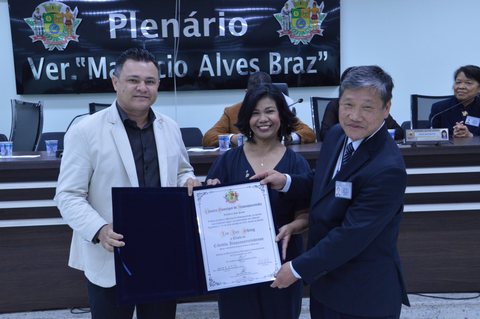 Lin Her Shing recebeu o Título de Cidadão Itaquaquecetubense em 2020. A homenagem foi uma iniciativa dos vereadores Nadir Godoi e Rolgaciano Fernandes.