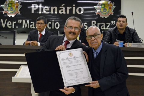Gildásio Almeida, o Gil, recebeu o Título de Cidadão Itaquaquecetubense em 2016. A homenagem foi uma iniciativa do vereador Luiz Carlos Ginachi, o Carlinhos do Bar.