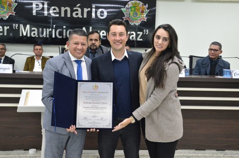 Deputado estadual Rodrigo Gambale recebeu o Título de Cidadão Itaquaquecetubense em 2022. A homenagem foi uma iniciativa do vereador Edson Rodrigues, o Dr. Edson da Paiol.