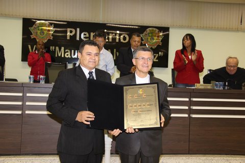 Bispo Diocesano Dom Pedro Luís Stringhini recebeu o Título de Cidadão Itaquaquecetubense em 2014. A homenagem foi uma iniciativa do vereador Rolgaciano Fernandes.