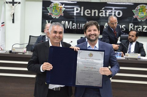 Deputado estadual André do Prado recebeu o Título de Cidadão Itaquaquecetubense em 2022. A homenagem foi uma iniciativa do vereador Edson Moura.