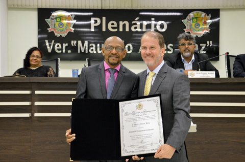 Pastor Adair Flores Belo recebeu o Título de Cidadão Itaquaquecetubense em 2016. A homenagem foi uma iniciativa do vereador Roque Levi Santos Tavares, o Dr. Roque.