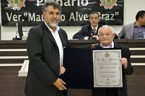 Antônio Camelo da Silva recebeu o Título de Cidadão Itaquaquecetubense em 2016. A homenagem foi uma iniciativa do vereador Arnô Ribeiro Novaes, o Arnô Cabeleireiro.
